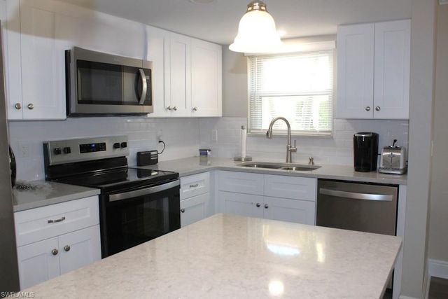 16881 Davis RD # 112, Fort Myers, FL 33908