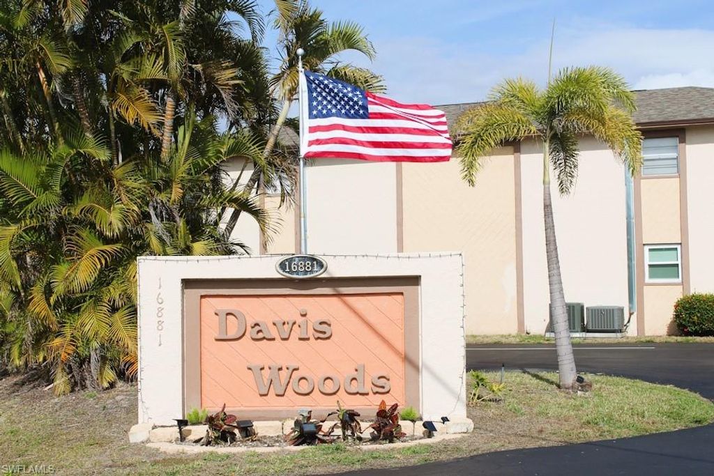 16881 Davis RD # 112, Fort Myers, FL 33908