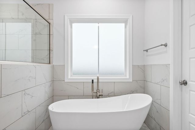 1758 Oak Forest Dr, Clarksville, TN 37043