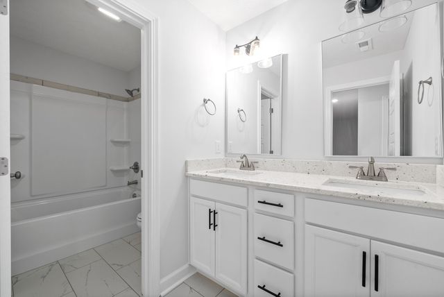 1758 Oak Forest Dr, Clarksville, TN 37043