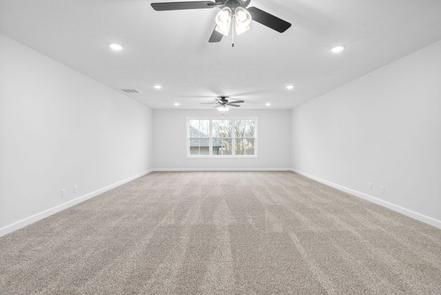 1758 Oak Forest Dr, Clarksville, TN 37043