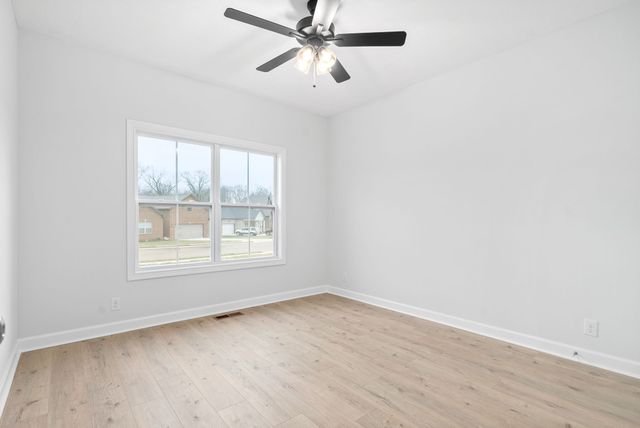 1758 Oak Forest Dr, Clarksville, TN 37043