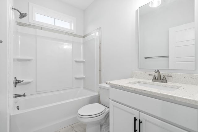 1758 Oak Forest Dr, Clarksville, TN 37043