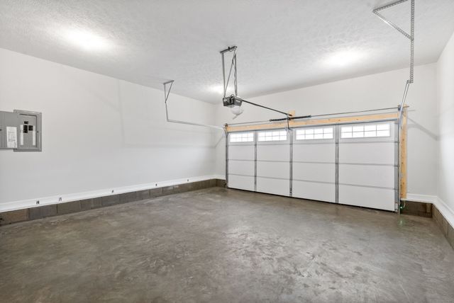 1758 Oak Forest Dr, Clarksville, TN 37043