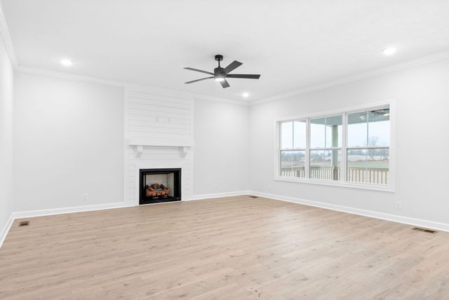 1758 Oak Forest Dr, Clarksville, TN 37043