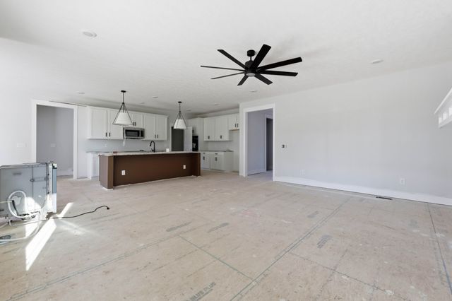 1758 Oak Forest Dr, Clarksville, TN 37043