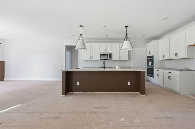 1758 Oak Forest Dr, Clarksville, TN 37043