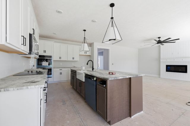 1758 Oak Forest Dr, Clarksville, TN 37043