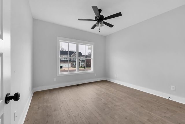 1758 Oak Forest Dr, Clarksville, TN 37043