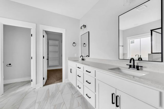 1758 Oak Forest Dr, Clarksville, TN 37043