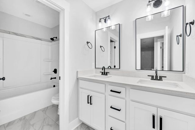 1758 Oak Forest Dr, Clarksville, TN 37043