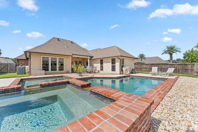 12338 Oak Brook Dr, Geismar, LA 70734