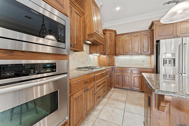 12338 Oak Brook Dr, Geismar, LA 70734