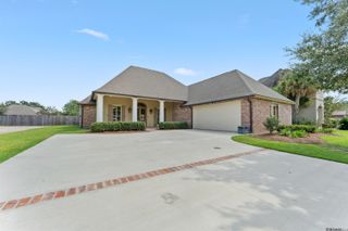 12338 Oak Brook Dr, Geismar, LA 70734