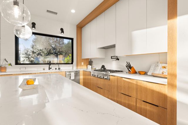 5570 Foothill Rd, Rocklin, CA 95677