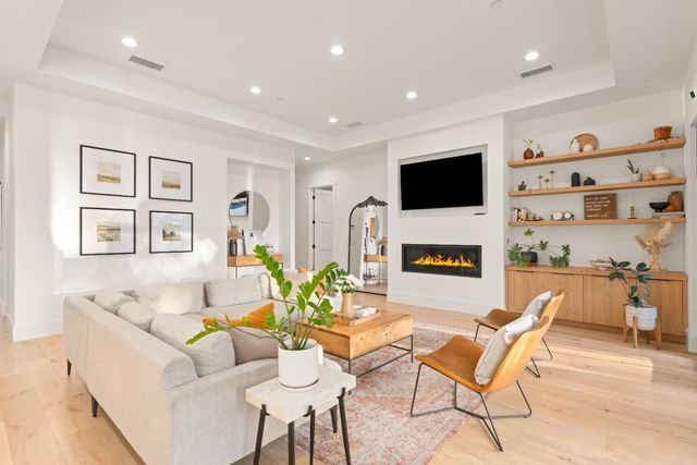 5570 Foothill Rd, Rocklin, CA 95677