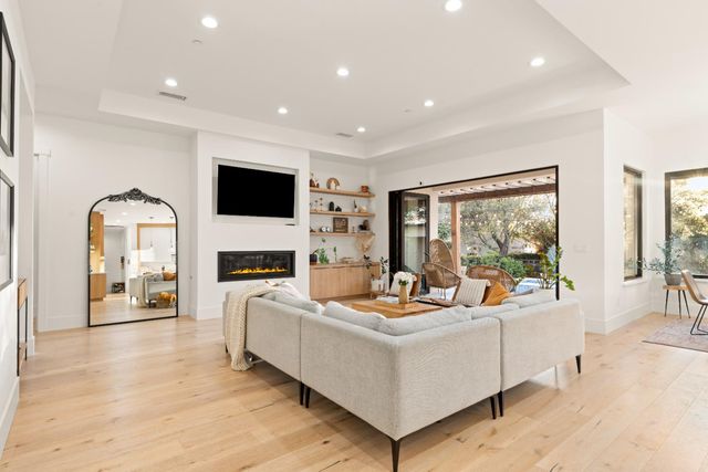 5570 Foothill Rd, Rocklin, CA 95677