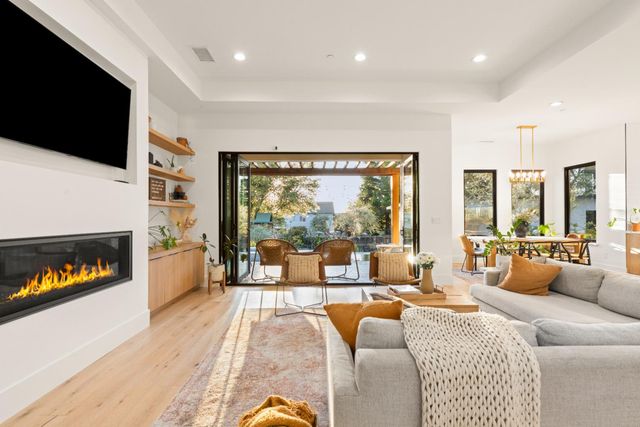 5570 Foothill Rd, Rocklin, CA 95677