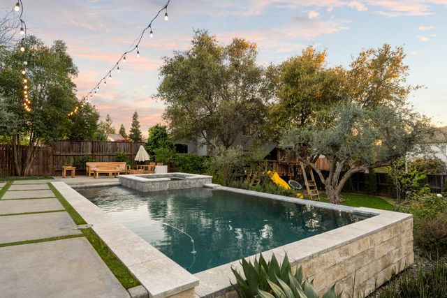 5570 Foothill Rd, Rocklin, CA 95677