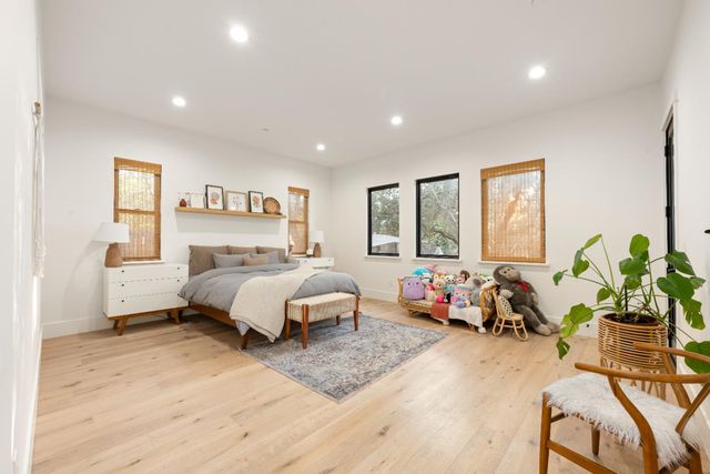 5570 Foothill Rd, Rocklin, CA 95677