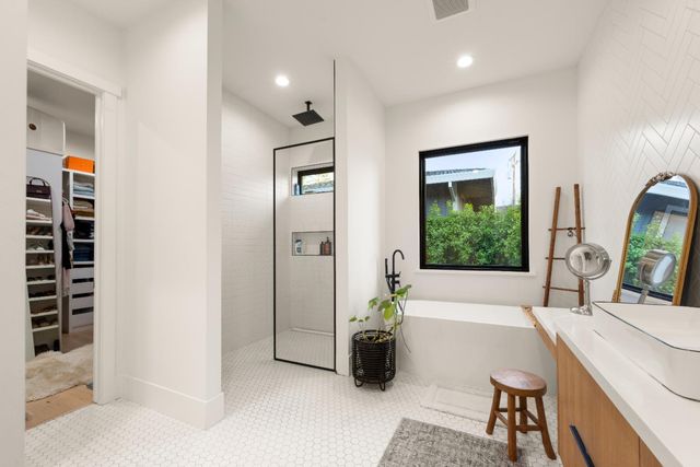 5570 Foothill Rd, Rocklin, CA 95677