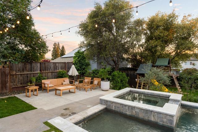 5570 Foothill Rd, Rocklin, CA 95677