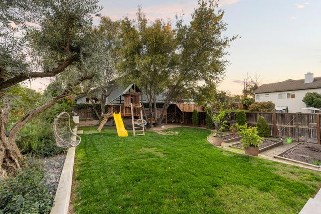 5570 Foothill Rd, Rocklin, CA 95677