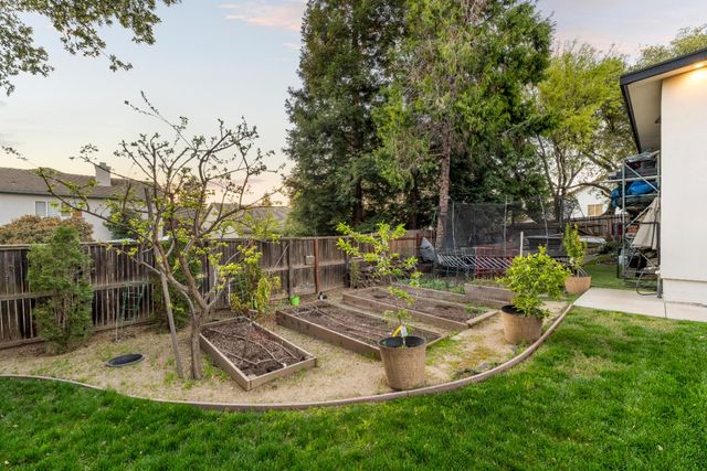 5570 Foothill Rd, Rocklin, CA 95677