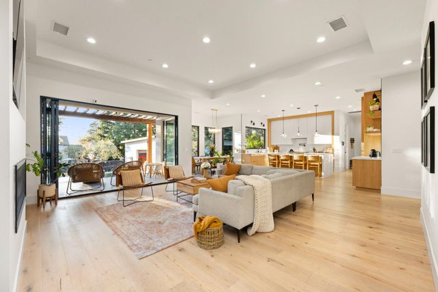 5570 Foothill Rd, Rocklin, CA 95677