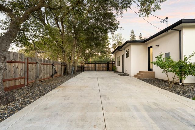 5570 Foothill Rd, Rocklin, CA 95677