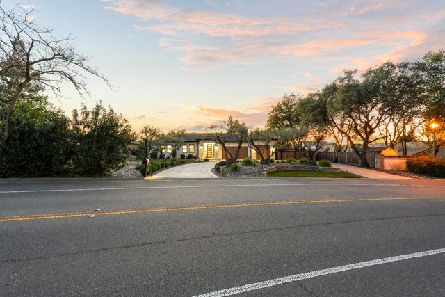 5570 Foothill Rd, Rocklin, CA 95677