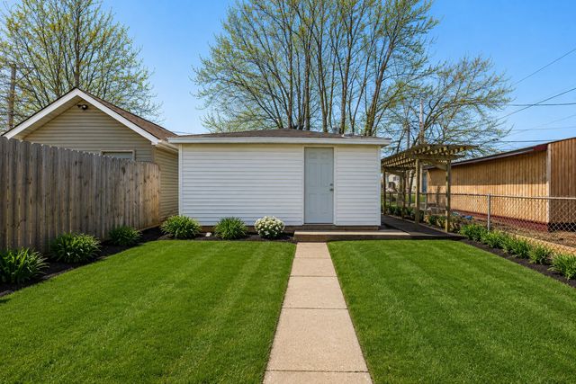 82 ISA Avenue, Chicago Heights, IL 60411