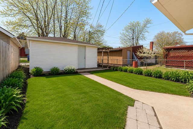 82 ISA Avenue, Chicago Heights, IL 60411