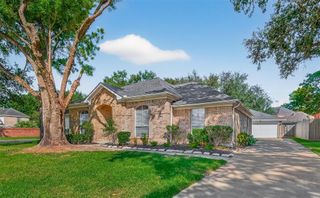 2503 Falcon Ridge Street, Pearland, TX 77584