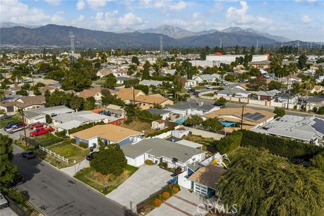 5208 N Leaf, Azusa, CA 91702