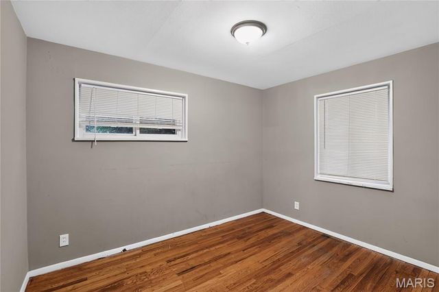 7744 Ellington Drive, St Louis, MO 63121