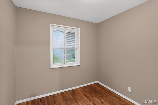 7744 Ellington Drive, St Louis, MO 63121