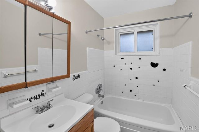 7744 Ellington Drive, St Louis, MO 63121