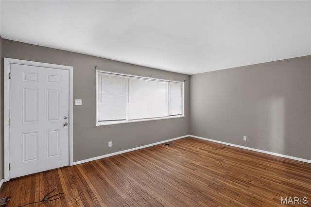 7744 Ellington Drive, St Louis, MO 63121