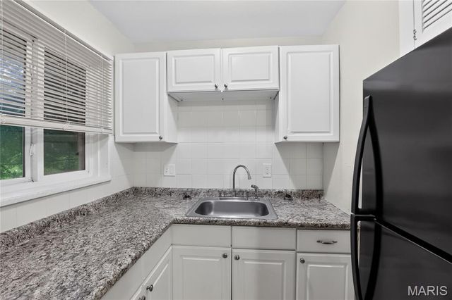 7744 Ellington Drive, St Louis, MO 63121