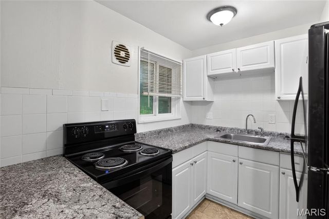 7744 Ellington Drive, St Louis, MO 63121