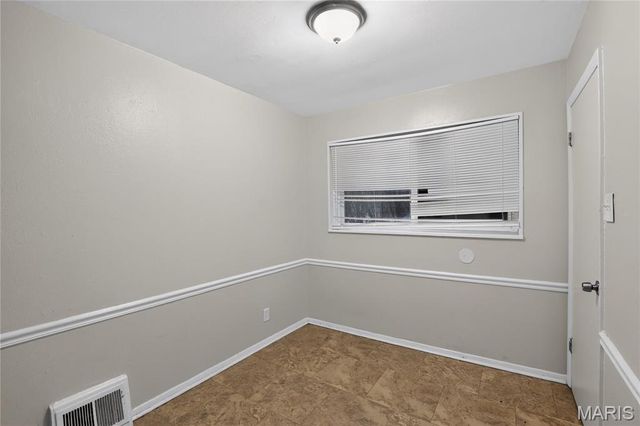 7744 Ellington Drive, St Louis, MO 63121