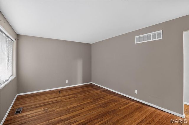 7744 Ellington Drive, St Louis, MO 63121