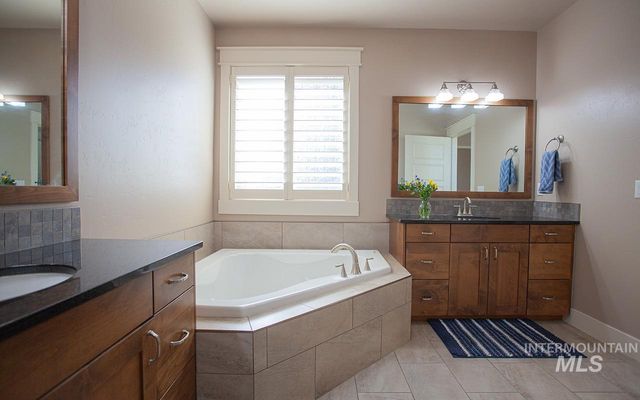 93 S Wildgrass Way, Star, ID 83669