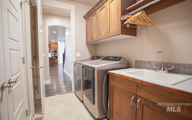 93 S Wildgrass Way, Star, ID 83669