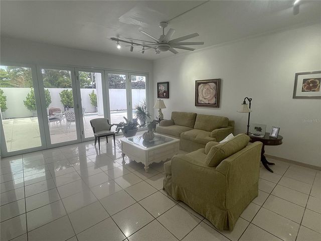 H GREEN HILL, Guaynabo, PR 00966