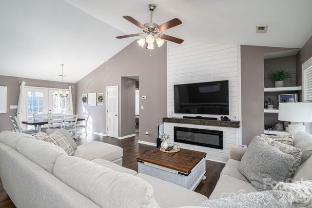 60 W Highland Avenue, Granite Falls, NC 28630