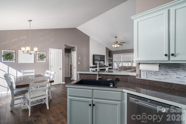 60 W Highland Avenue, Granite Falls, NC 28630