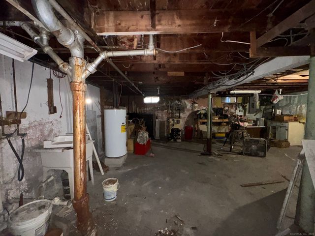 37 Morris Lane, Milford, CT 06460