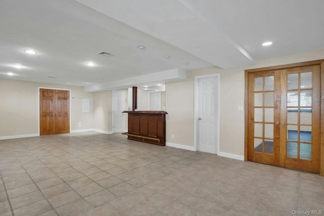 33 Pittoni Drive, Commack, NY 11725